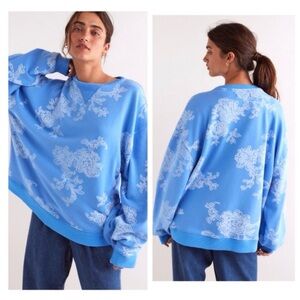 Free People NWT Classic Oversized Crewneck in Marina Combo Floral, Size XS